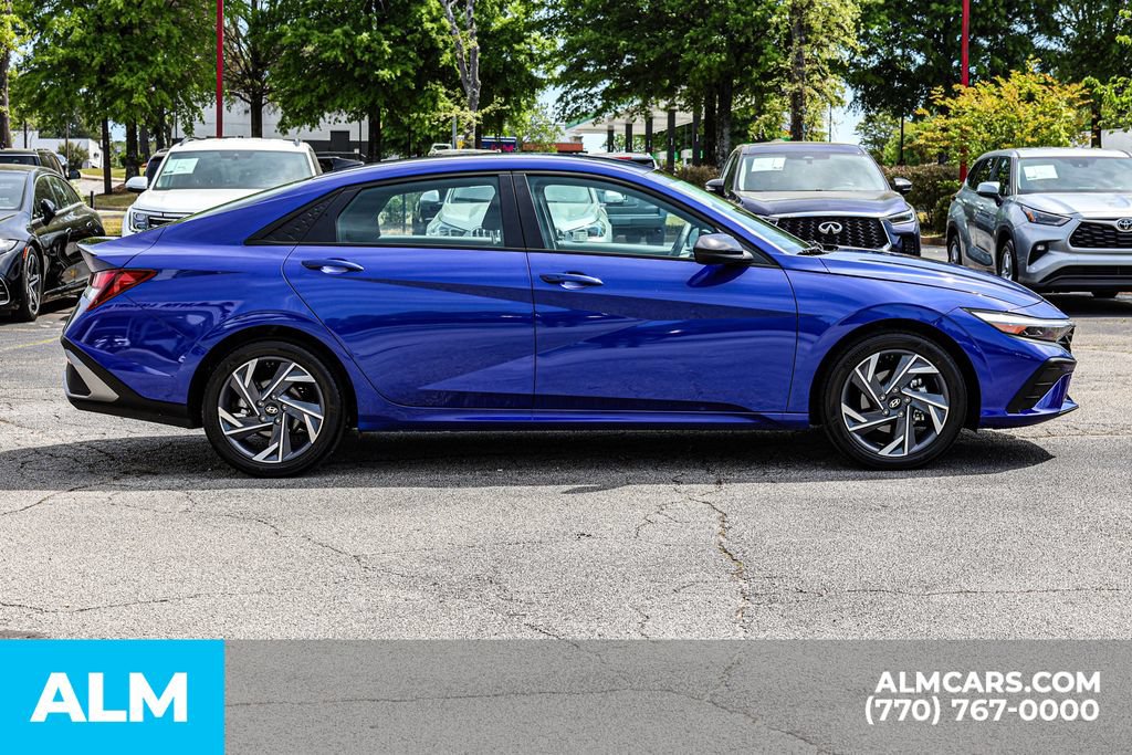 Used 2025 Hyundai Elantra Sport FWD image 9