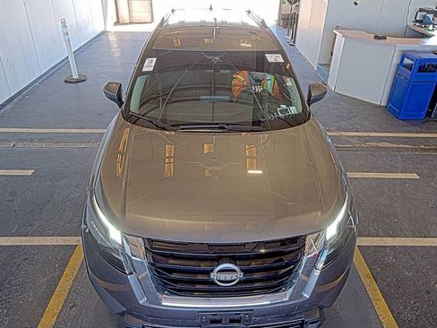 Used 2024 Nissan Pathfinder SV image 2