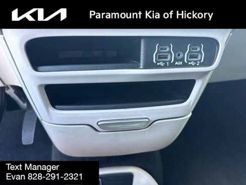 Used 2024 Chrysler Pacifica Touring-L FWD image 25