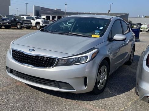 Used 2018 Kia Forte LX image 3