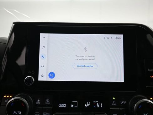 Used 2023 Toyota Highlander XLE image 16