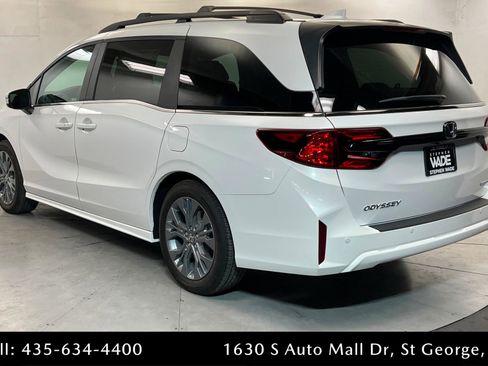 New 2026 Honda Odyssey Touring image 3