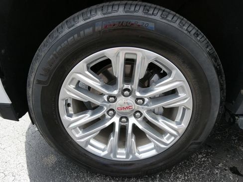 Certified 2024 GMC Yukon SLT w/ SLT Luxury Package AWD/4WD image 11