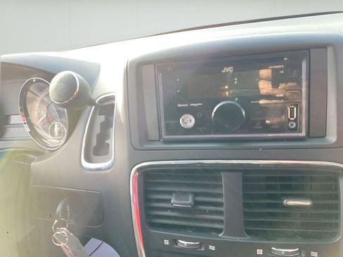 Used 2016 Dodge Grand Caravan SXT FWD image 45
