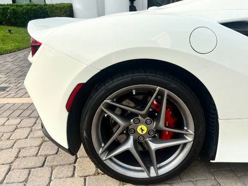 Used 2022 Ferrari F8 Tributo RWD image 13