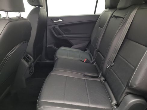 Used 2020 Volkswagen Tiguan SE w/ Panoramic Sunroof Package FWD image 18