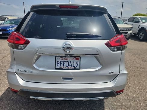 Used 2017 Nissan Rogue SV FWD image 12
