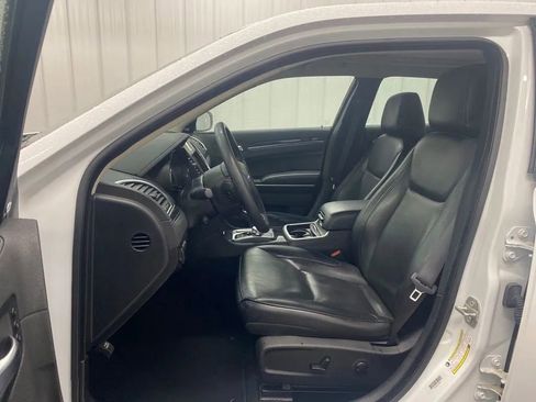 Used 2023 Chrysler 300 Touring L w/ Popular Equipment Group image 7