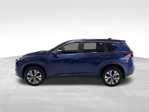 Used 2022 Nissan Rogue SV FWD image 2