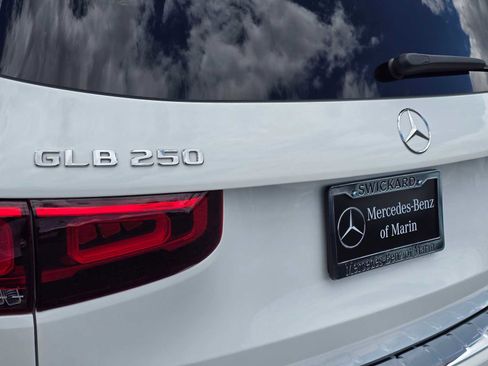 Used 2023 Mercedes-Benz GLB 250 4MATIC image 13