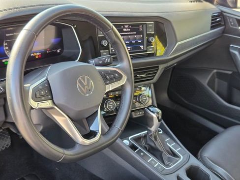 Used 2024 Volkswagen Jetta SE FWD image 9