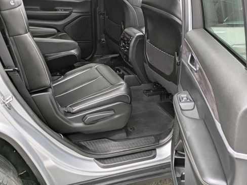 Used 2023 Jeep Grand Cherokee L Limited w/ Black Appearance Package image 34