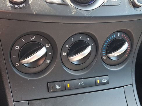 Used 2013 MAZDA MAZDA3 i SV FWD image 15