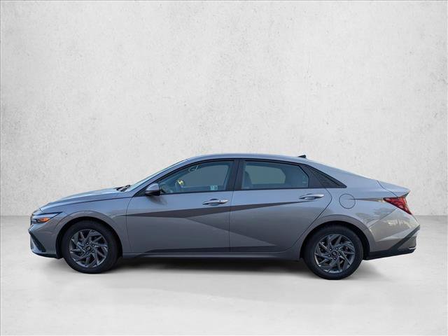 Used 2024 Hyundai Elantra SEL FWD image 2