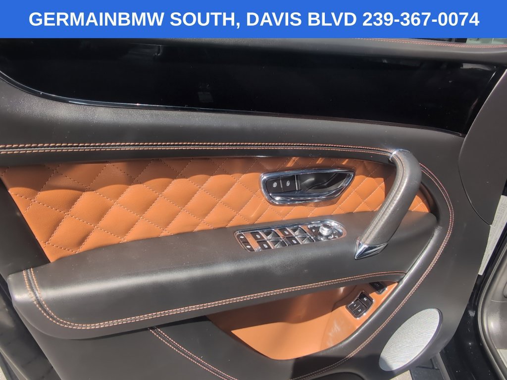 Used 2017 Bentley Bentayga AWD/4WD image 19