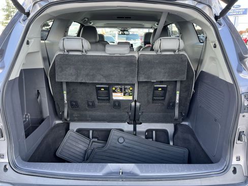 Used 2022 Toyota Sienna XLE image 26