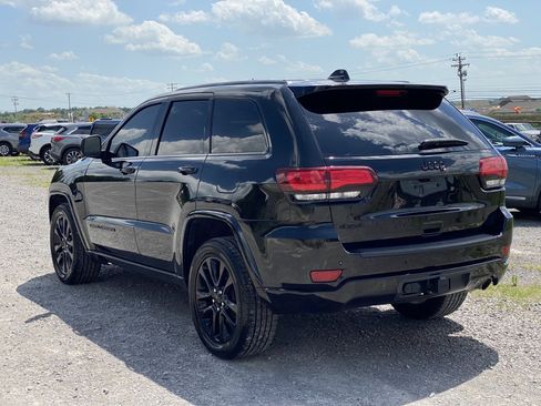 Used 2021 Jeep Grand Cherokee Laredo X AWD/4WD image 7