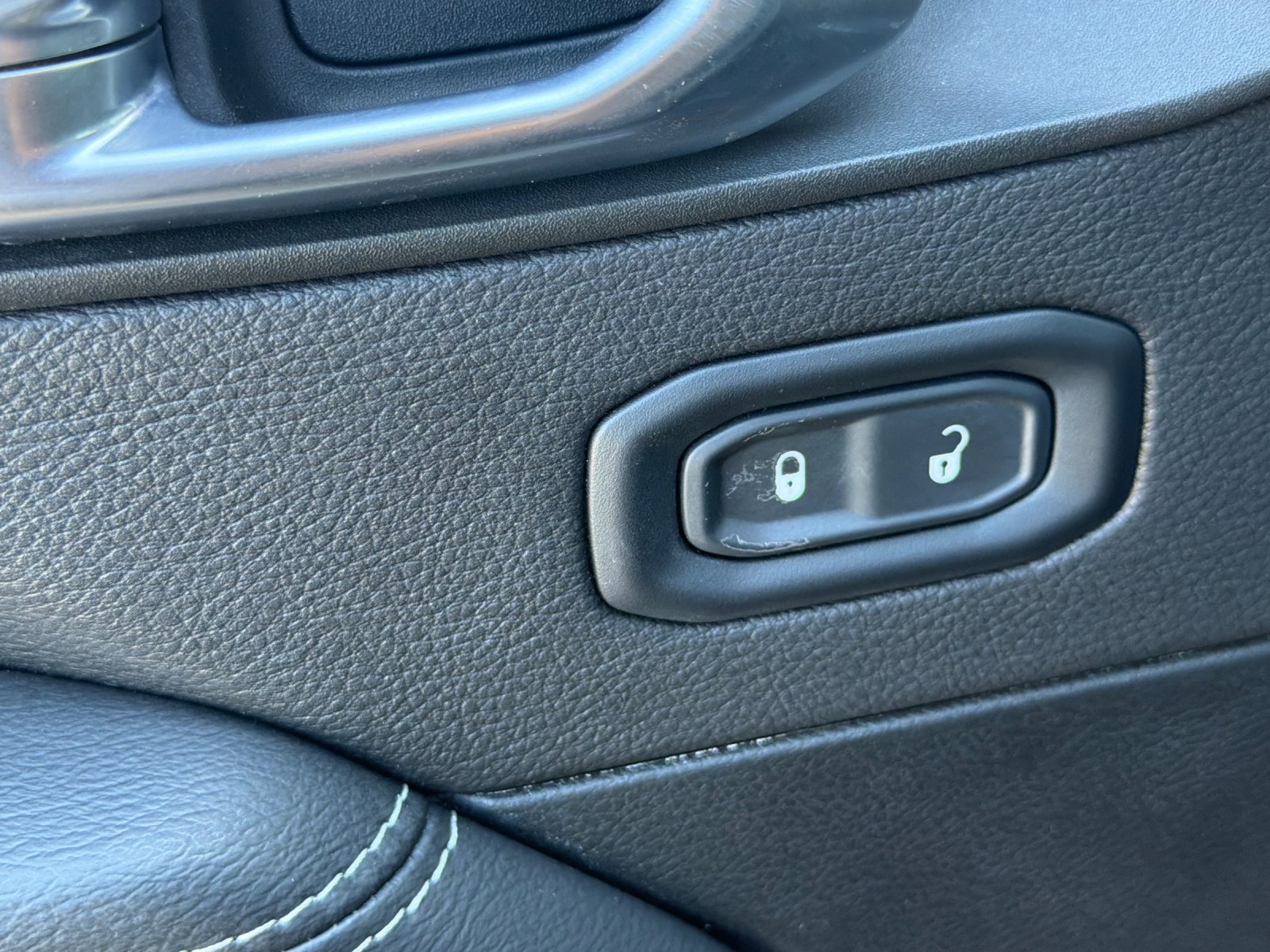 Used 2022 Jeep Wrangler Unlimited Sahara AWD/4WD image 12