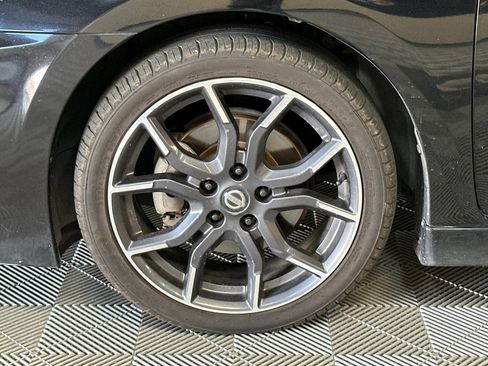 Used 2017 Nissan Sentra NISMO w/ NISMO Premium Package FWD image 40