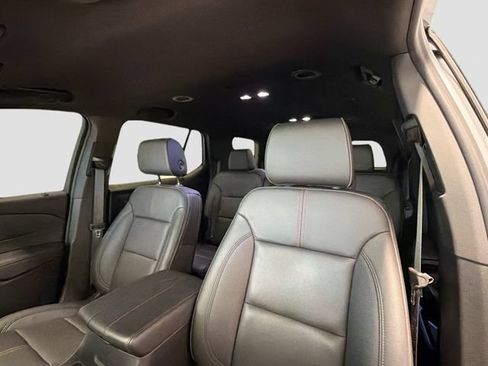 Used 2023 Chevrolet Traverse RS FWD image 21