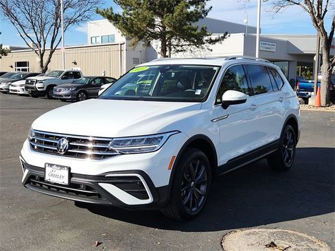 Used 2022 Volkswagen Tiguan SE w/ Panoramic Sunroof Package image 4
