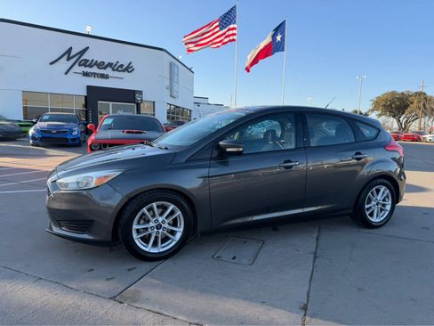 Used 2016 Ford Focus SE image 1