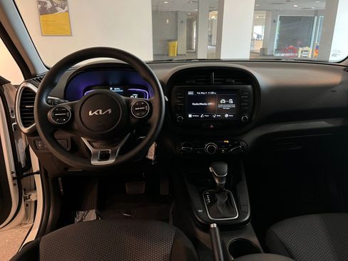 Used 2025 Kia Soul LX w/ LX Technology Package FWD image 33