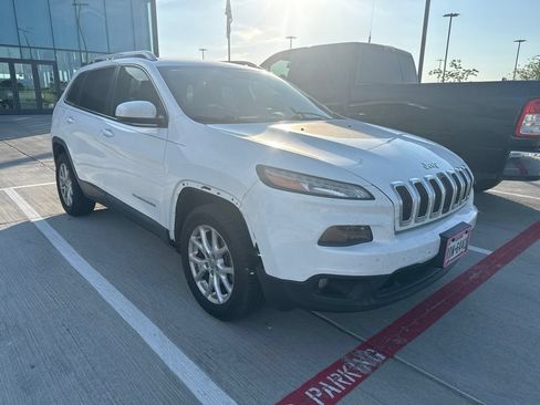 Used 2014 Jeep Cherokee Latitude w/ Comfort/Convenience Group FWD image 4