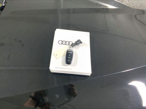 Used 2022 Audi e-tron Premium Plus AWD/4WD image 14