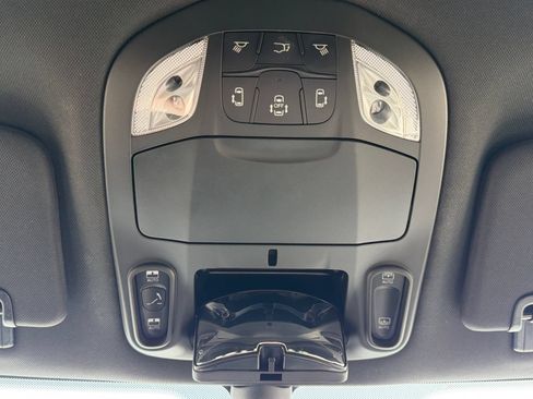 Used 2026 Chrysler Pacifica Limited FWD image 31