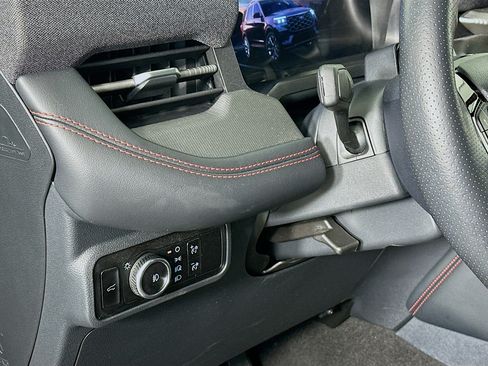 Used 2025 Ford Explorer ST-Line w/ ST-Line Street Pack AWD/4WD image 17