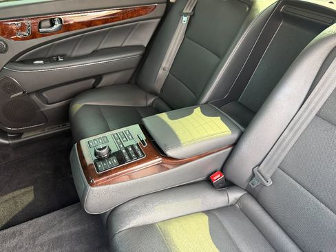 Used 2014 Hyundai Equus Signature RWD image 22