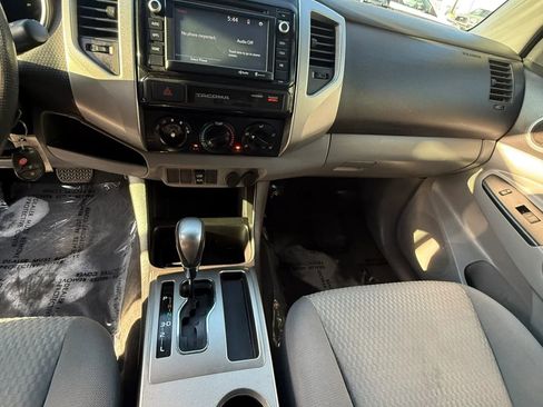 Used 2015 Toyota Tacoma PreRunner w/ SR5 Package image 31