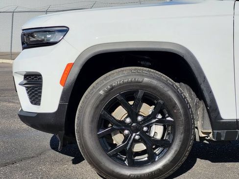 Certified 2025 Jeep Grand Cherokee Altitude AWD/4WD image 6