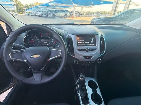 Used 2018 Chevrolet Cruze LS FWD image 11