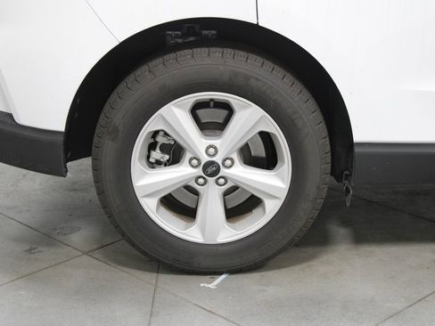 Used 2024 Ford Edge SE image 12