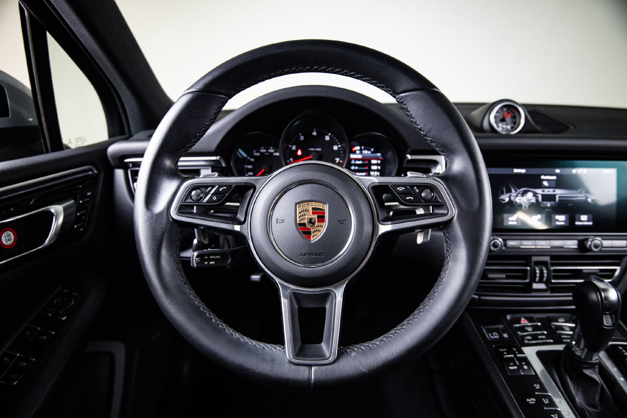 Certified 2021 Porsche Macan AWD/4WD image 26