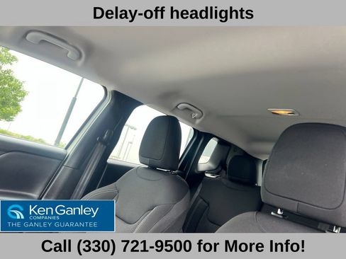 Used 2023 Jeep Renegade Latitude w/ Premium Group AWD/4WD image 42