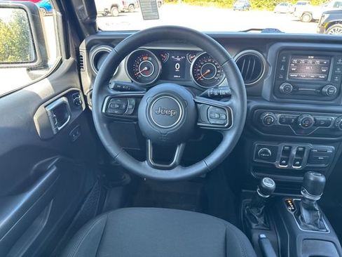 Used 2019 Jeep Wrangler Sport S image 13