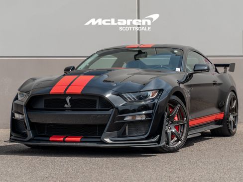 Used 2022 Ford Mustang Shelby GT500 w/ Carbon Fiber Track Pack RWD image 2