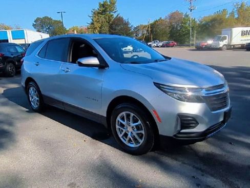 Used 2022 Chevrolet Equinox LT image 2