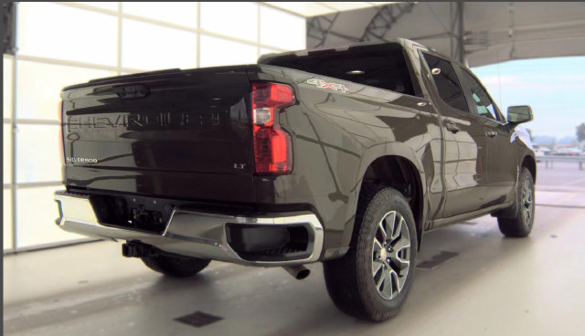 Used 2023 Chevrolet Silverado 1500 LT AWD/4WD image 5