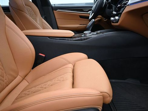 Used 2023 BMW 530e xDrive w/ Convenience Package image 25