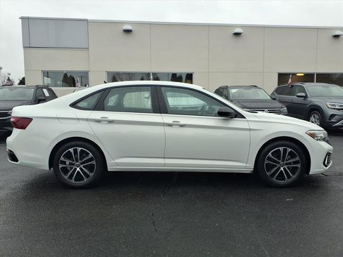 Certified 2022 Volkswagen Jetta Sport image 2