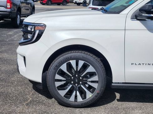 New 2026 Ford Expedition Platinum w/ Driver's Package AWD/4WD image 9