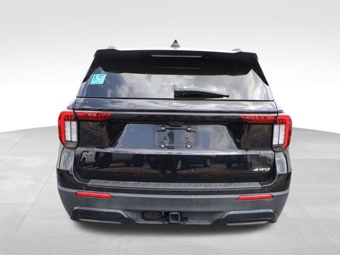 Used 2025 Ford Explorer ST-Line w/ ST-Line Street Pack image 9