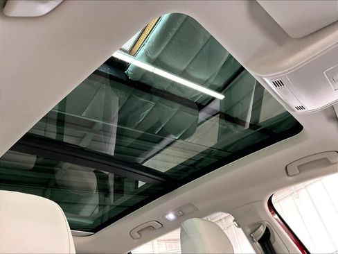 Used 2019 Volkswagen Tiguan SE w/ Panoramic Sunroof Package image 24