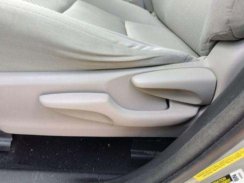 Used 2018 Toyota Highlander LE FWD image 21