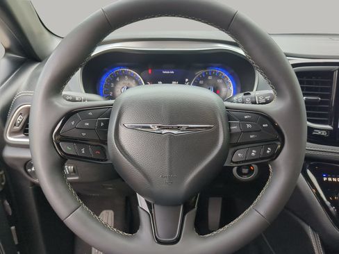Used 2025 Chrysler Pacifica Limited FWD image 69