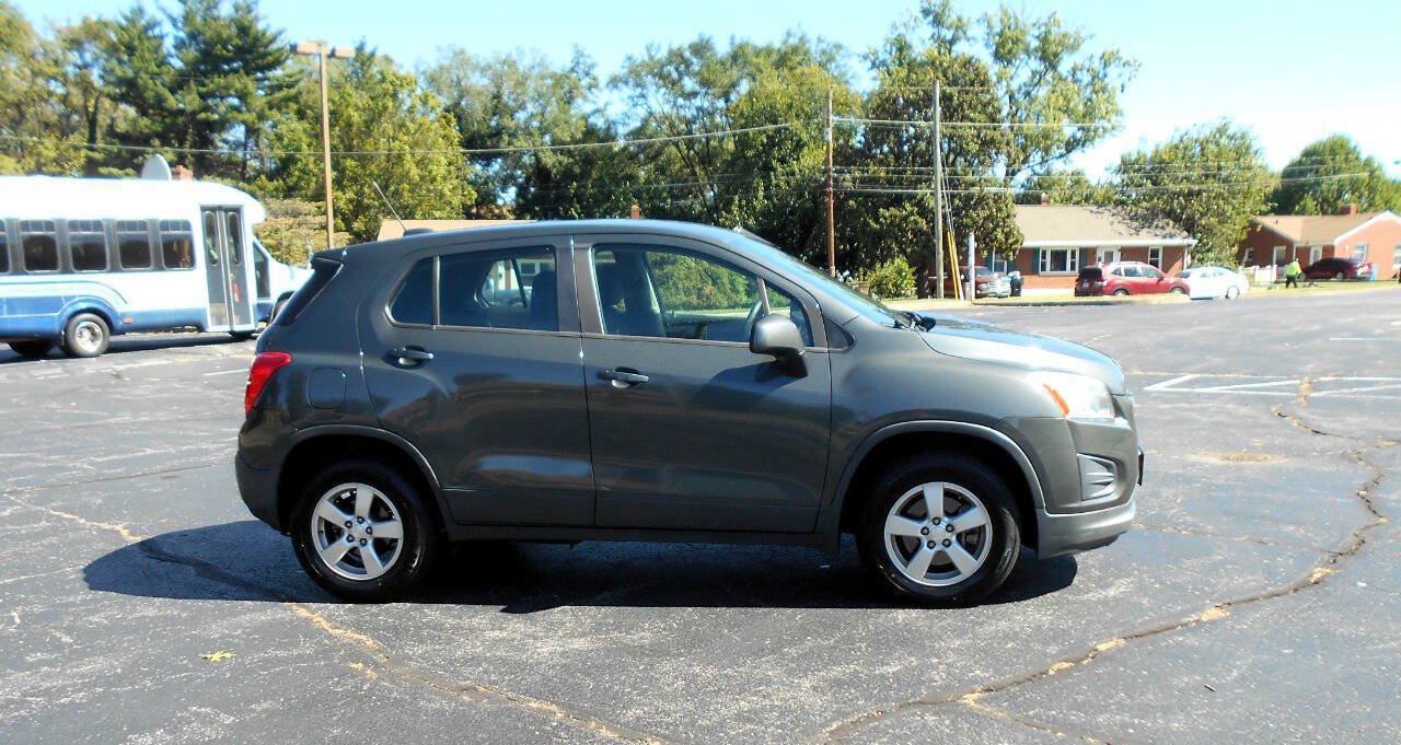 Used 2016 Chevrolet Trax LS AWD/4WD image 2